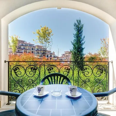 Three-bedroom In 아파트