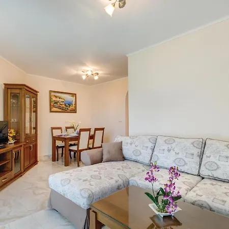 아파트 Three-bedroom In