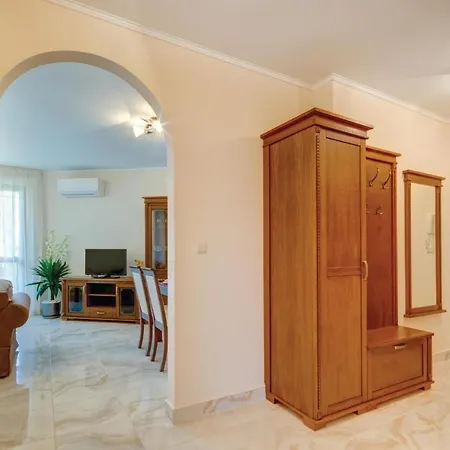 Three-bedroom In Appartement