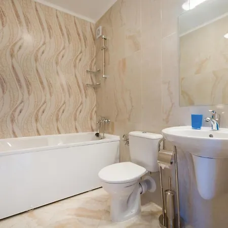 Three-bedroom In Appartement